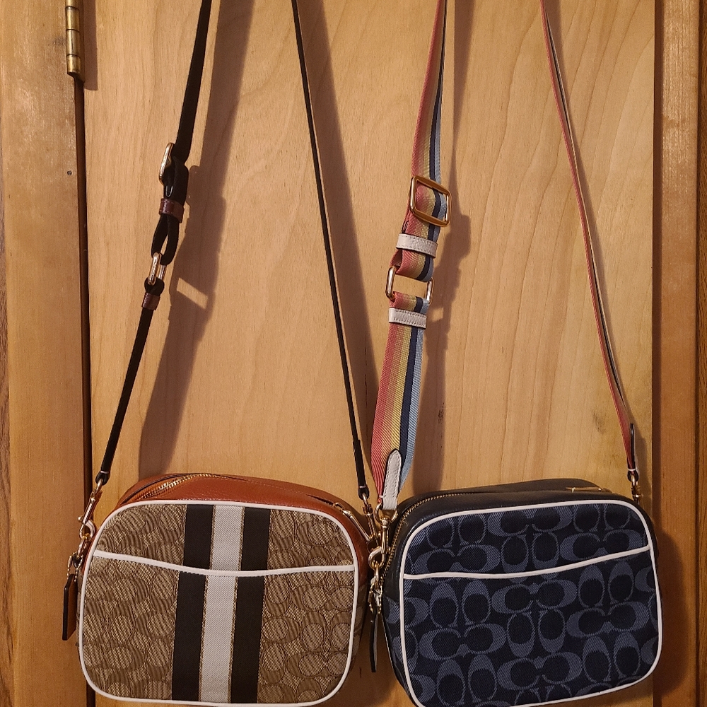 A crossbody bag